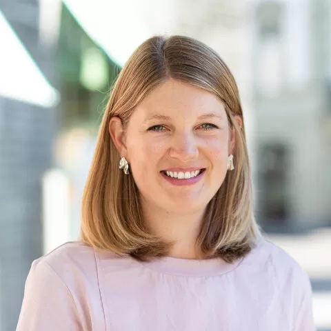 Forma-Futura-Alice-Balmer-Portrait__FocusFillMaxWyIwLjAwIiwiMC4wMCIsNDgwLDQ4MF0 Kopie