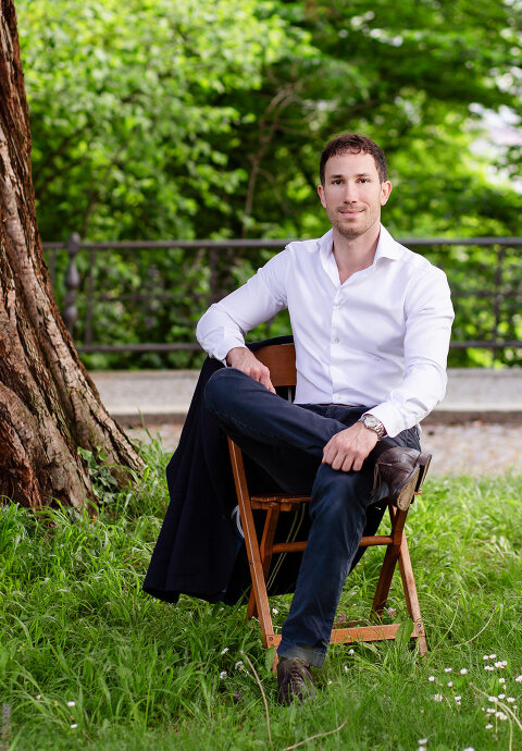 Nicolas_Merz_Full_Portrait__FocusFillMaxWyIwLjAwIiwiMC4wMCIsNDgwLDY5MF0