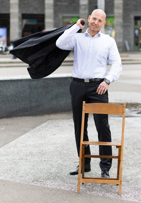 Thomas-Unterberger-Full-Portrait2__FocusFillMaxWyIwLjAwIiwiMC4wMCIsNDgwLDY5MF0